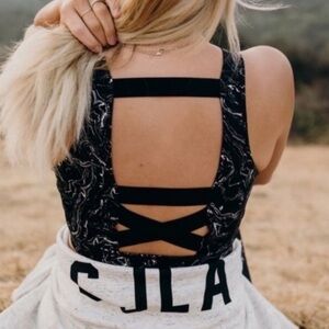 Carly Jean Los Angeles- High Neck Marble Sports Bra
Size S